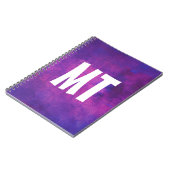 紫とピンクの水カラーのパーソナライズされたイニシャル ノートブック (左側)