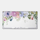 紫とピンクの水色フローラ パーソナライズされた デスクマット (正面)