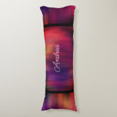 紫とマゼンタの明はっきりしたるい抽象芸術追加文字 ボディピロー (正面縦)