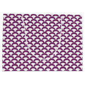 紫とモダン白のホタテのモノグラムと名前 ラージペーパーバッグ (裏面)