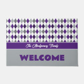 紫と灰色の学校の色のパタアーガイルーン ドアマット (正面)