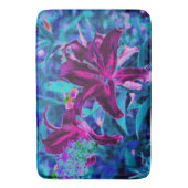 紫と熱いピンクの抽象芸術オリエンタルユリの花 バスマット (正面縦)