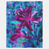 紫と熱いピンクの抽象芸術オリエンタルユリの花 フリースブランケット (正面)
