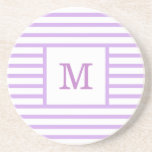 紫と白のストライプモノグラムカスタムサンドストーン コースター<br><div class="desc">あなたのガーリーモノグラムの名前やイニシャルとキュートな紫と白のストリップされたコースターを取得するカスタムあなたの居心地の良い家やオフィスに！砂岩で作られた。おお気に入りのカスタマイズのフォントと色で作る唯一の幸せなコースター！</div>
