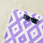 紫と白のダイヤモンドパターン ビーチタオル (インサイチュ)