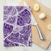 紫と白のマンダラ – Loergan in Boysenberry キッチンタオル (四つ折り)