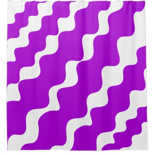 紫と白の斜め波パターン シャワーカーテン (正面)