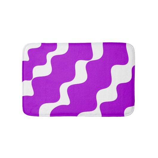 紫と白の斜め波パターン バスマット (正面)