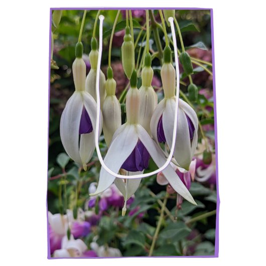 紫と白の明るい赤紫色フローラ ミディアムペーパーバッグ (裏面)