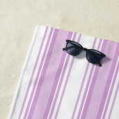 紫と白の縦のストライプ名前をカスタムする ビーチタオル (インサイチュ)