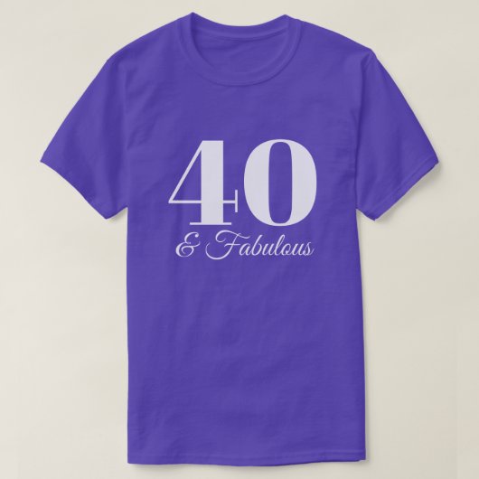 紫と白40と素晴らしいタイポグラフィ Tシャツ (デザイン正面)