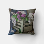 紫と素朴白のライラックのフローラ写真 クッション (裏面)