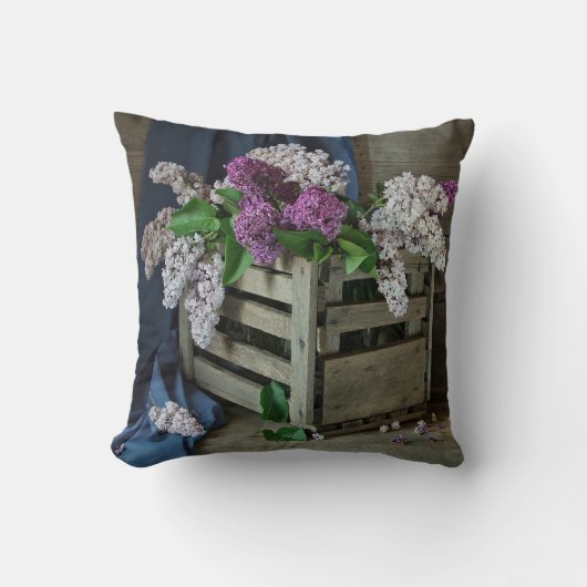 紫と素朴白のライラックのフローラ写真 クッション (正面)