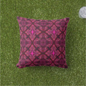 紫と緋色の装飾用クッション アウトドアクッション (芝生)