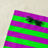 紫と緑のデザイン ビーチタオル (インサイチュ)