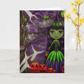 紫と緑のハロウィーンの魔女 カード (黄色い花)