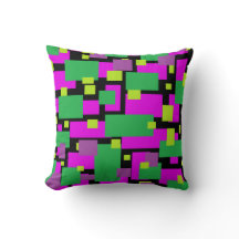 紫と緑のパターンを持つブラック装飾用クッション