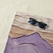 紫と茶色の神秘的な山 ビーチタオル (インサイチュ)