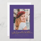 紫と金ゴールドのスクリプトの卒業発表 招待状 (正面/裏面)