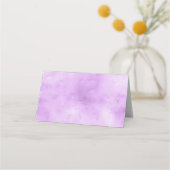 紫と金ゴールドのフローラバプテスマを折り畳み プレイスカード (裏面)