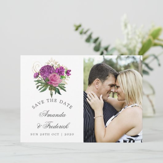 紫と金ゴールドヴィンテージシックな結婚式の日付を保存 セーブザデート (スタンド正面)