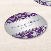 紫と銀のダマスクが渦巻結婚く ラウンドペーパーコースター (アングル)