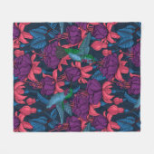 紫と青のハチドリの庭 フリースブランケット (正面(横))