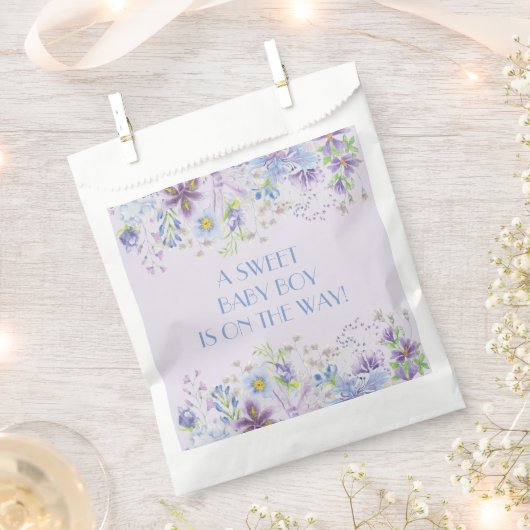 紫と青のフローラの男の子シャワー フェイバーバッグ (クリップ留めされた状態)
