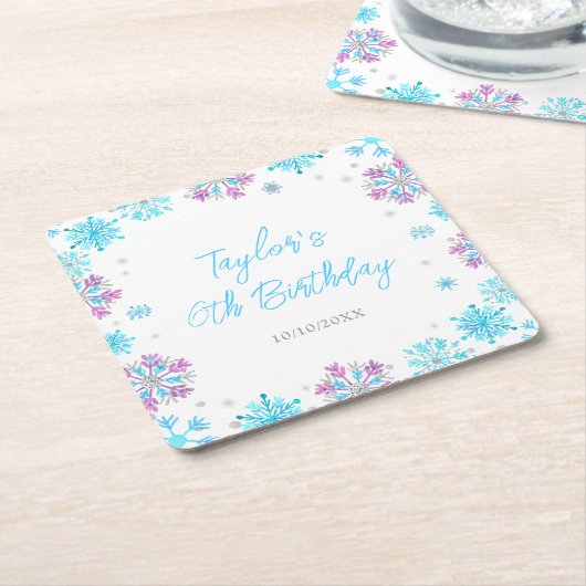 紫と青の雪片の誕生日パーティー スクエアペーパーコースター (アングル)
