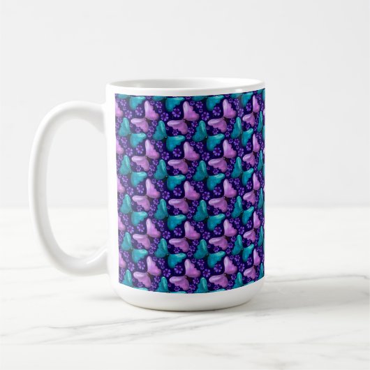 紫と青緑の蝶のパターン | シームレスな花模様 コーヒーマグカップ (左)