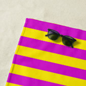 紫と黄のストライプデザイン ビーチタオル (インサイチュ)