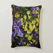紫と黄色のパンジーの丘の斜面 アクセントクッション (裏面(縦))