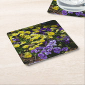 紫と黄色のパンジーの丘の斜面 スクエアペーパーコースター (アングル)