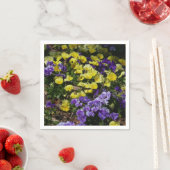 紫と黄色のパンジーの丘の斜面 スタンダードカクテルナプキン (インサイチュ)