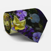 紫と黄色のパンジーの丘の斜面 ネクタイ (ロール)