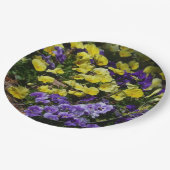 紫と黄色のパンジーの丘の斜面 ペーパープレート (アングル)