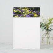 紫と黄色のパンジーの丘の斜面 便箋 (スタンド正面)