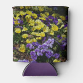 紫と黄色のパンジーの丘の斜面 缶クーラー (正面)
