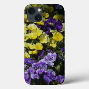 紫と黄色のパンジーの丘の斜面 iPhone 13ケース