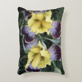 紫と黄色の髭のないアイリスのフローラ アクセントクッション (正面(垂直))