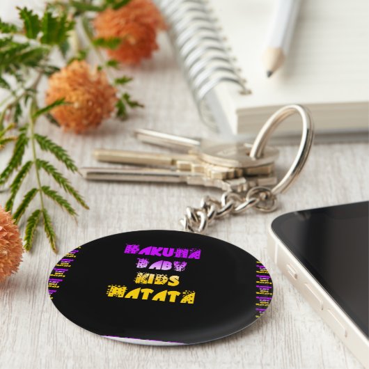 紫と黄色ハクナマタタベビーキッズギフトa キーホルダー (側面)