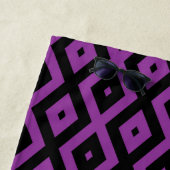 紫と黒のダイヤモンドパターン ビーチタオル (インサイチュ)