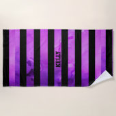 紫と黒のテクスチャストライプ化 ビーチタオル (正面)