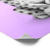 紫にメガネをかけたかわいいユキヒョウの仔 ポスター (角)