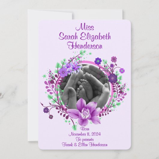 紫のかわいらしフローラ写真の誕生発表 招待状 (正面)