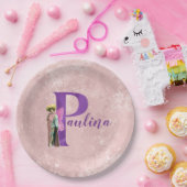 紫のきらめく図解入りの、写真付きの文字P追加の名前 ペーパープレート (パーティー)