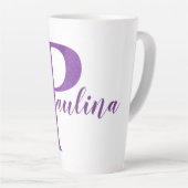 紫のきらめく図解入りの、写真付きの文字P カフェラテマグ (右アングル)