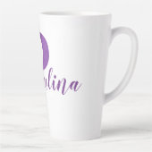 紫のきらめく図解入りの、写真付きの文字P カフェラテマグ (右)