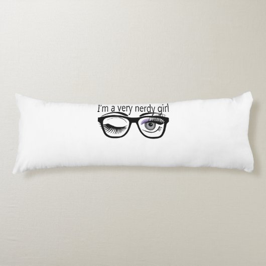 紫のアイシャドウを持つとてもオタクな女の子 ボディピロー (正面)