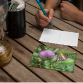 紫のアザミに羽を付けた蝶 ポストカード